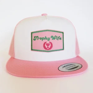 Trophy Wife | Sombrero de camionero YP Classic 6006 | Blanco/Rosa - Imagen 1 de 4