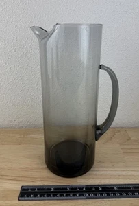 Brocca Martini vintage Morgantown vetro fumè metà secolo moderna MCM CON manico - Foto 1 di 8