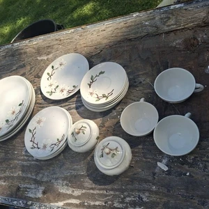 Vintage seltene 23-teilige Obstgarten Ware grau Keramik Tasse Untertasse weiß Hartriegel Top Zustand - Bild 1 von 8