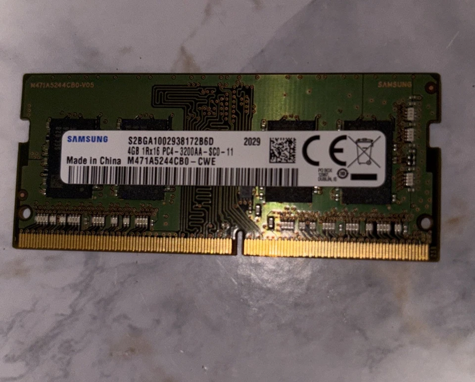 Samsung 4GB DDR4 laptop memory module (RAM) - Image 1 of 2