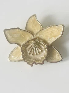 Rare - Vintage - Gold Tone - Enamel - Yellow Lily Brooch - Picture 1 of 4