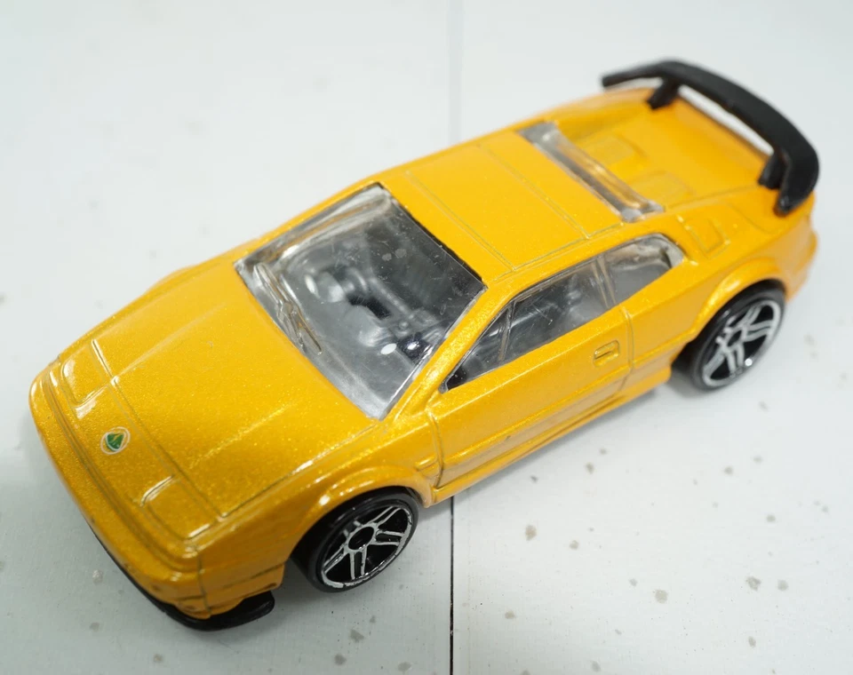 Hot Wheels Lotus Esprit Diecast Car Model Yellow 2001 Mattel HW Exotics - Image 1 of 4