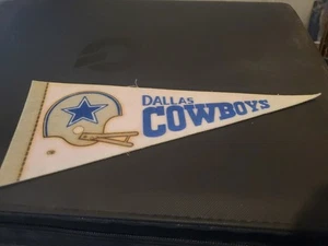 Vintage 1970s NFL Dallas Cowboys Old Logo Mini Felt Football Pennant 9" x 4" - Picture 1 of 2