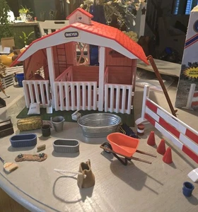 Vtg Breyer Classic Barn #650 With Jump And Many Accessories And One Horse - Picture 1 of 21