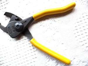 NEVER USED! Heyco No 29 Strain Relief Bushing Assembly Yellow  Handles  Pliers - Bild 1 von 4