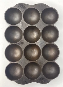 Wagner Ware Vintage 12 Cup F Style Closed Frame Cast Iron Golf Ball Gem Pan - Picture 1 of 7