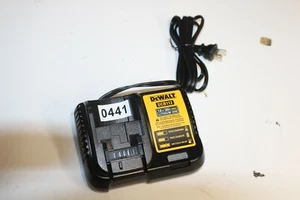 0441 Dewalt GENUINE DCB112 12V-20V MAX Lithium Battery Charger - Picture 1 of 3
