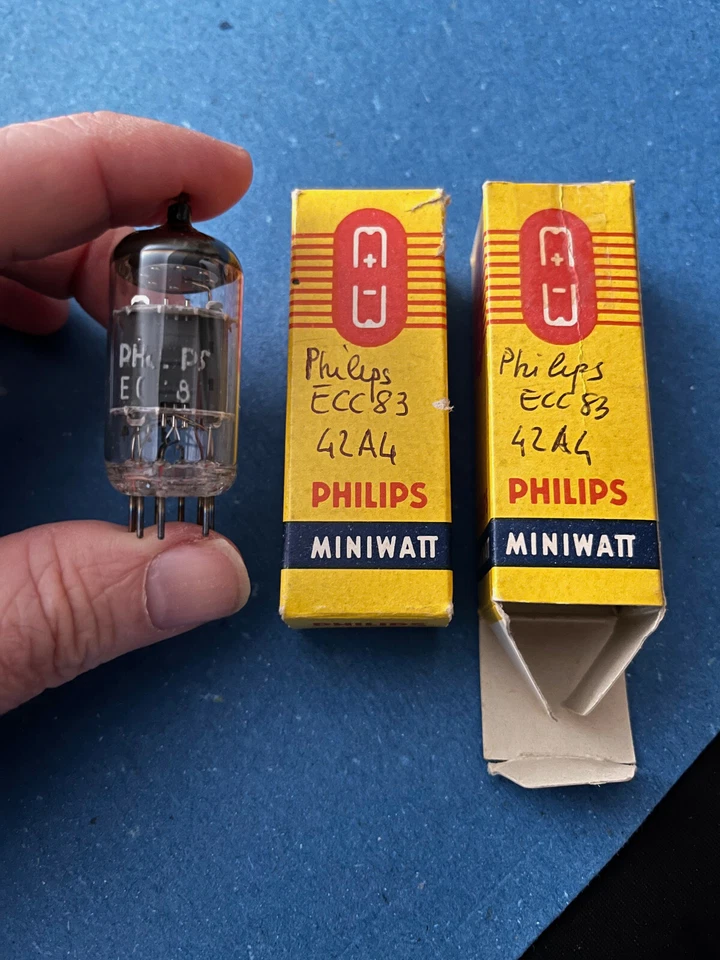 # 2 valvole ECC 83 PHILIPS - Immagine 1 di 1