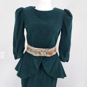 Abito vintage anni 80 Althuser Peplum vita, maniche a sbuffo, velluto a coste verde - Foto 1 di 19