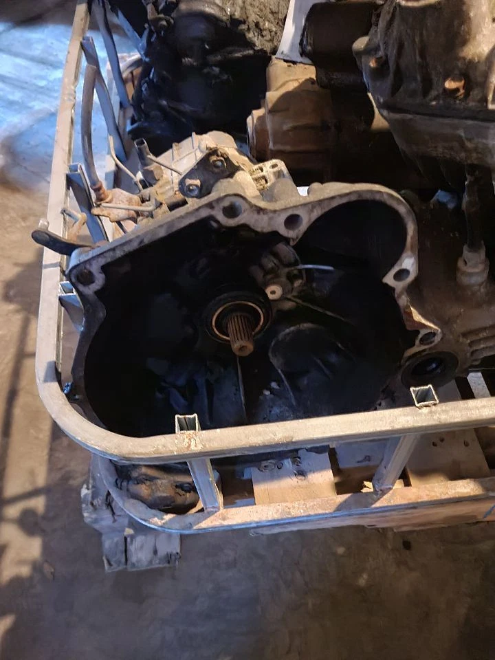 Механическая коробка передач полный привод 1,8 л подходит для лазера 91-94 1386578 - Изображение 1 из 1