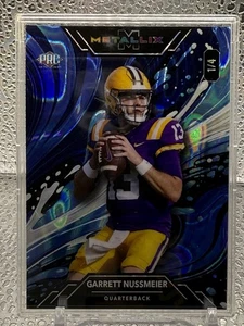 2025 Wild Card Metallix Garrett Nussmeier Wild Paint Blue Lava Foil /4 LSU - Bild 1 von 3