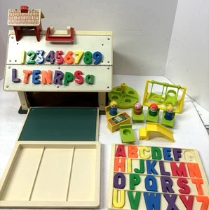 Vintage Fisher Price Little People #923 Play Family School House Almost Complete - Picture 1 of 14