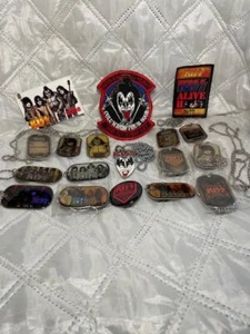 Vintage Kiss Erkennungsmarken 13 Stück, 1 Knopf, 1 Halskette, 1 Patch 2 Aufkleber - Bild 1 von 13