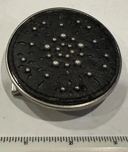 Hebilla de cinturón redonda grande vintage única texturizada tono plata - Imagen 1 de 2