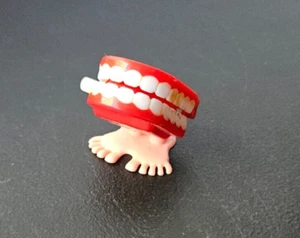 CLACKING TEETH. VINTAGE WIND UP TOY. MADE IN CHINA - Picture 1 of 7