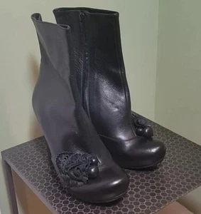Chie Mihara Cuero Negro Roseta Botines - Imagen 1 de 7
