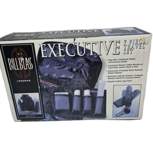 Bill Blass Executive 7-teiliges Reiseset mit Regenschirm, Tasche, Flaschen offene Box - Bild 1 von 15