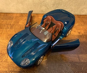 Maisto Jaguar XK 180 Cabrio grün Türen, Verdeck, Kofferraum offen ohne Kasten - Bild 1 von 12