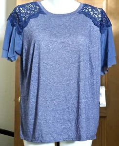 Nueva blusa azul con etiqueta de $46 talla grande 2X con hombros de ganchillo y manga corta transparente - Imagen 1 de 8