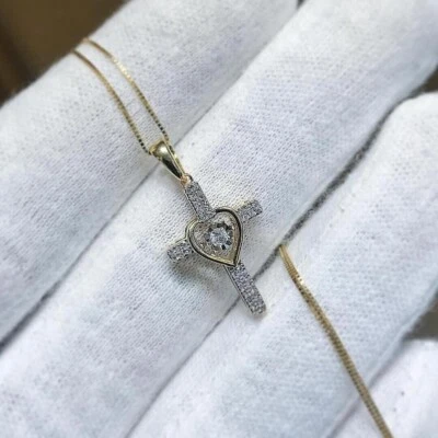 Colgante Cruz Corazón Dos Tonos Diamante Creado en RoundLab 1Ct Chapado en Oro Amarillo 14K Foto 1 de 4
