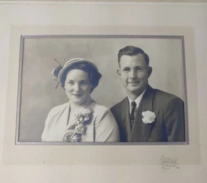 Retrato profesional vintage de pareja casada blanco y negro Crandall Moncton - Imagen 1 de 4