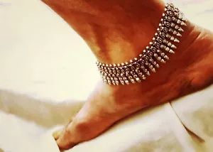 Joyería de inspiración gitana con tobillo tribal estilo étnico para aspecto boho chic - Imagen 1 de 2