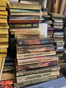41 Lot Marion Zimmer Bradley Fantasy Books - Picture 1 of 3
