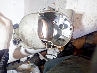 Suzuki TS50 1972 cubierta de embrague/cubierta lateral del motor motor # TS50-39201 Foto 1 de 4