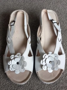 Pavers Ladies White Leather Sandals Size 39 (6) - Picture 1 of 13