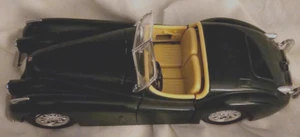 Jaguar XK 120 grün & hellbraun Modellauto Maßstab 1:24 - Bild 1 von 12