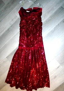 VESTIDO DE GRADUACIÓN TS COUTURE TALLA 6-8 EN SECUENCIA ROJA LONGITUD DEL PISO A LA VENTA $10.00 - Imagen 1 de 8