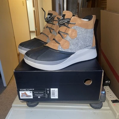 Sorel Out and About Classic IV boots women Size 6.5, 9, 9.5 - Image 1 of 4