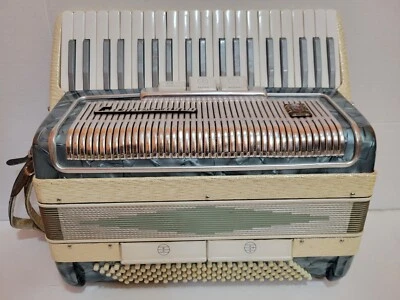 Acordeão/acordião Camerano 120 baixos personalizado com estojo feito na Itália - Imagem 1 de 4