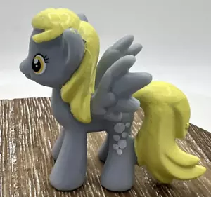 My Little Pony Soaring Pegasus Set Bolso Ciego Derpy Hooves Cutie Mark Figura RARO - Imagen 1 de 6