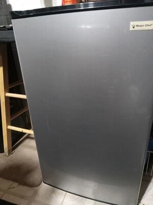 Magic Chef HMBR265SE1 2,6 ft³ Mini refrigerador ft. - acero inoxidable Foto 1 de 2