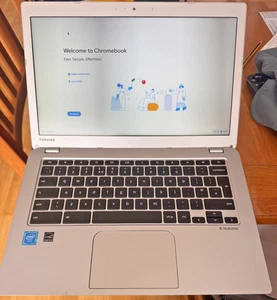  Toshiba CB30-B-103 13.3-Inch Chromebook Laptop 2.16GHz/2GB/16 SSD - Picture 1 of 3