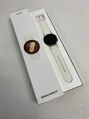 Samsung Galaxy Watch7 Aluminum Smartwatch 40mm Gold Cream SM-L300NZEAX/AA - Image 1 of 4