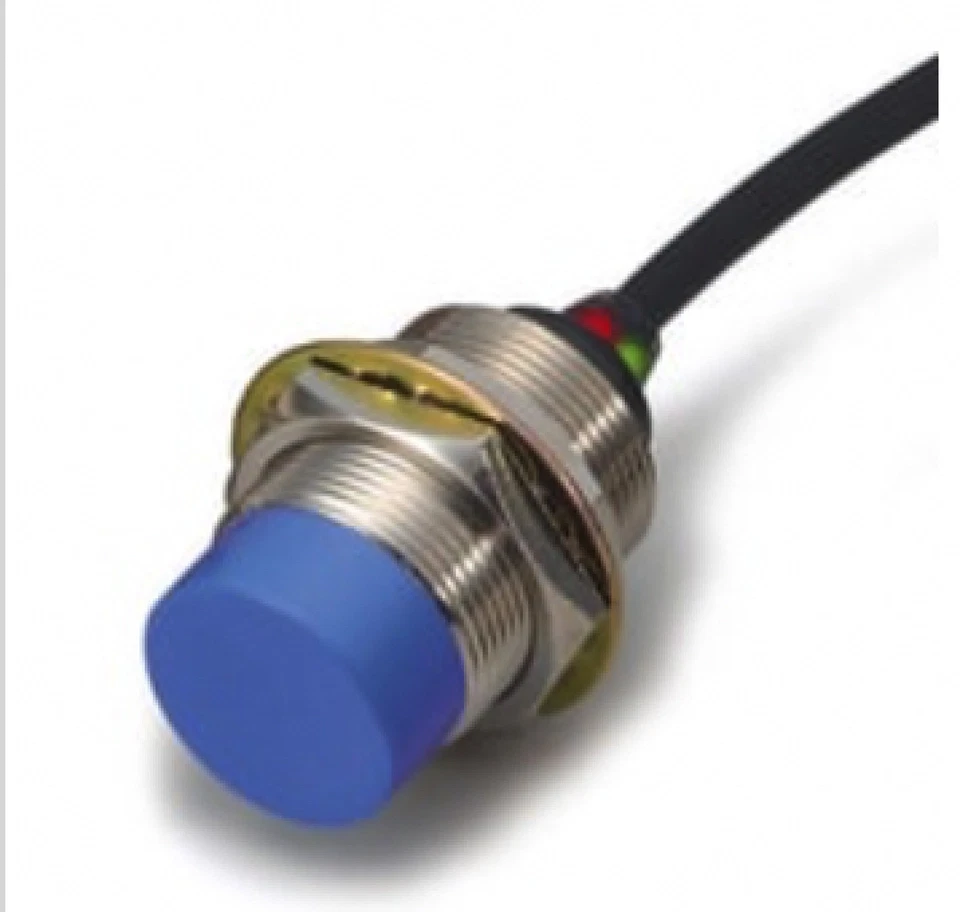 Keyence ED-130U Inductive Proximity Sensor, Main Unit, Unshielded Type, M30, NPN - Image 1 of 1