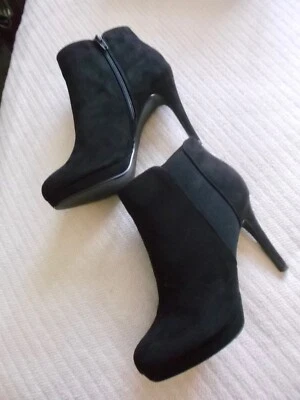 MUJER APT. 9 BOTINES BIENALES - NEGROS - TACÓN ALTO - TALLA 8,5 - NUEVOS EN CAJA Foto 1 de 4