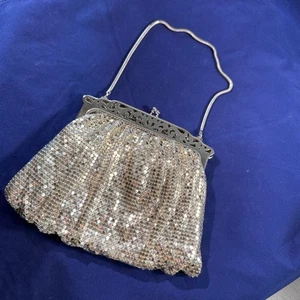 Whiting & Davis silberfarbene Netz Handgelenktasche Handtasche Damen Glitzer Vintage USA - Bild 1 von 12