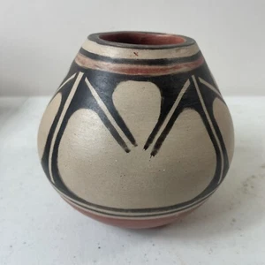 Paulita Pacheco Santo Domingo Pottery Vase. 4.5” - Picture 1 of 4