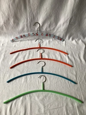 Retro Kleiderbügel gummiert rutschfest 5 Stück. - Bild 1 von 4