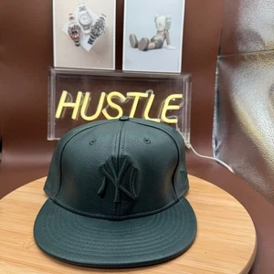 De colección New Era New York Yankees 59Fifty Cuero Verde Oscuro Ajustado Talla 7 7/8 - Imagen 1 de 10