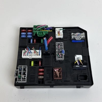 Módulo de fuente de alimentación de caja de fusibles Infiniti QX50 2021 284B75NA0C OEM Foto 1 de 4