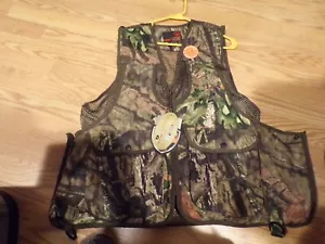 Game Winner Mossy Oak (Green) Hunting Vest Size S/M - New - Picture 1 of 2