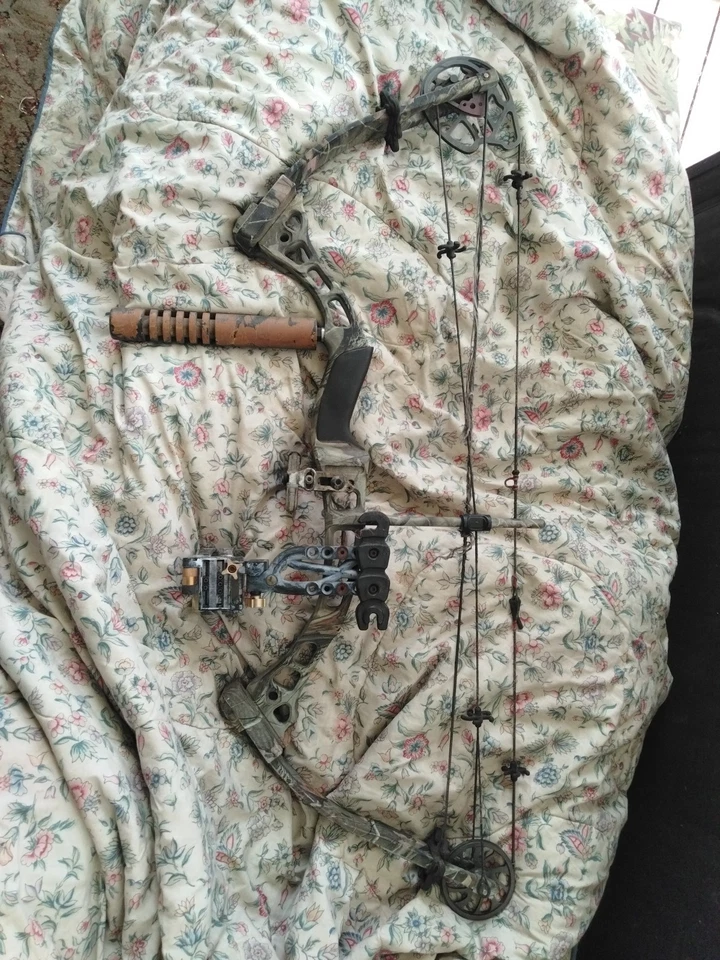 Diamond The Rock Compound Bow RH 70 lb desenho mira iluminada, contrapeso, A++ - Imagem 1 de 4