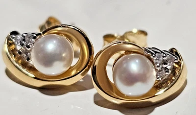 Vintage 14k Yellow Gold Pearl & Diamond Accent Earrings Estate 2.89 Grams Estate - Image 1 of 4