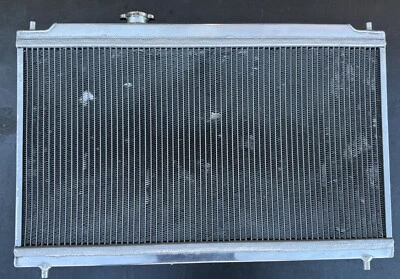 Radiador de aluminio Mishimoto Performance para Acura Integra 1994-2001 plateado Foto 1 de 4