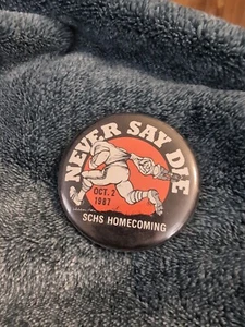 1A Never Say Die Schs Homecoming Pinback - Picture 1 of 2