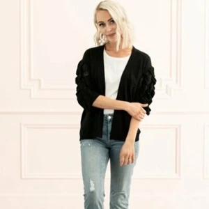 💕 RACHEL PARCELL 💕 XS 💕 Strickjacke mit Rüschenärmeln NEU ORIGINAL 💕 #A107 - Bild 1 von 8